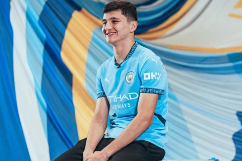 عيد ميلاد استثنائي ويتحدث لغتين.. 10 معلومات عن خوسانوف صفقة مانشستر سيتي الجديدة